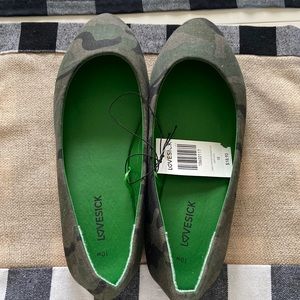 Lovesick Camo Pointed Round Flat